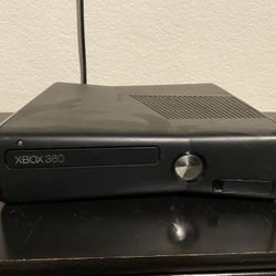 Xbox 360 Slim 4GB Console With Controller 