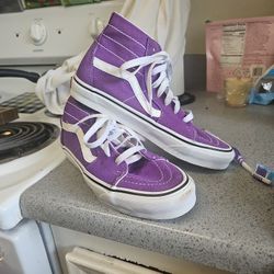 WOMENS HIGH TOP. VANS BRANDNEW