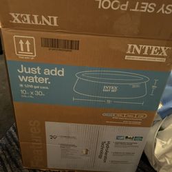 intex pool brand new 10x30