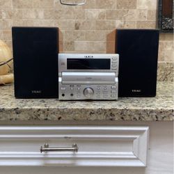 TEAC MC-D90 3-CD Player Micro-System AM/FM Tuner With LS-D90 Speakers 