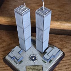 Danbury Mint  9/11 Commemorative Memorial World Trade Center Twin Towers NY