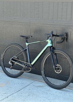 2024 Giant Revolt X Advanced Pro 2 (Carbon) - Like New