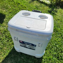 Igloo Marine Ultra 60 Qt Wheeled Rolling Cooler