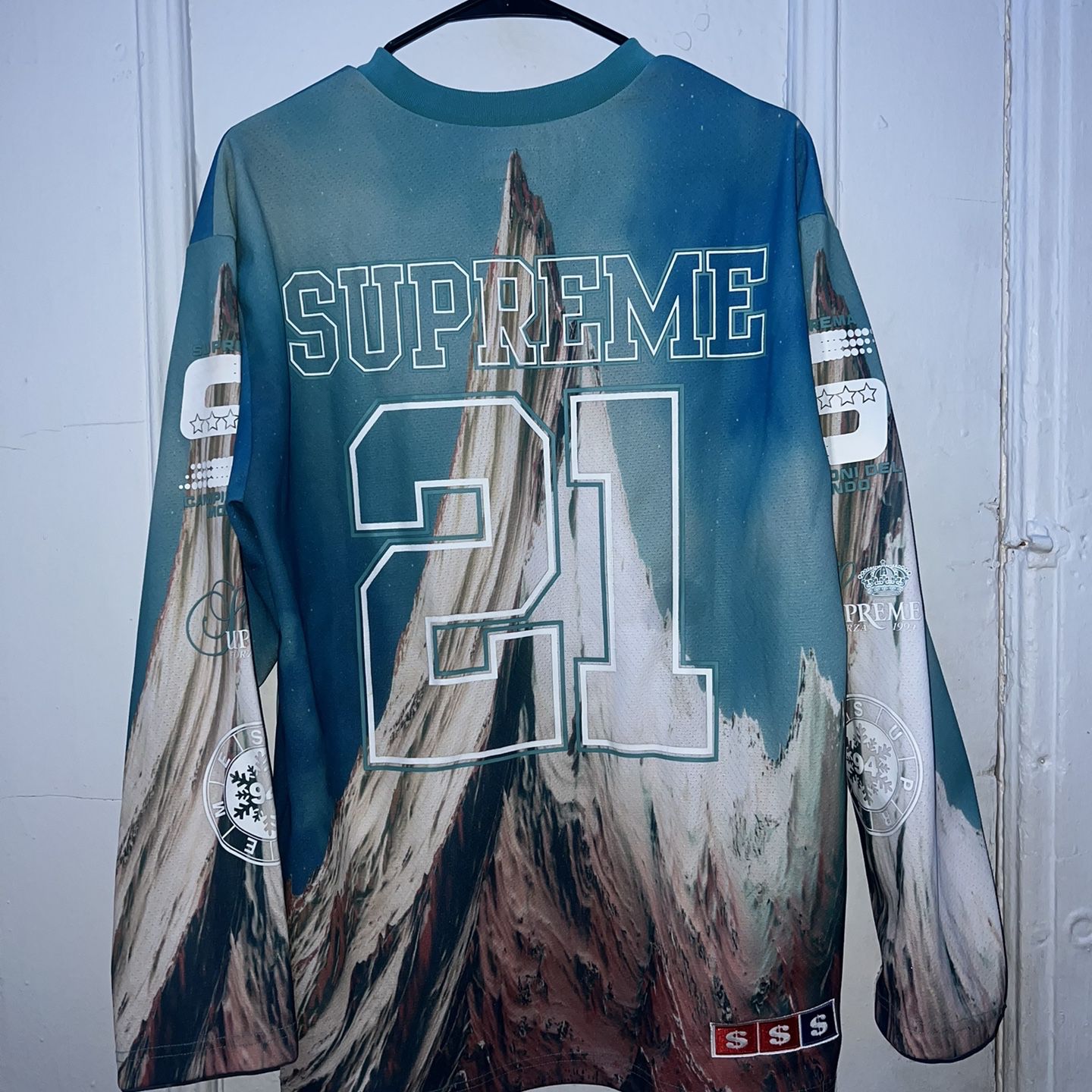 Supreme Mountain Hockey Jersey (Size M) for Sale in Bronx, NY
