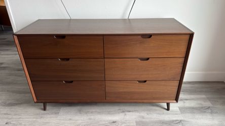 Mid Century Modern Walnut 6-Drawer Dresser – Great Condition