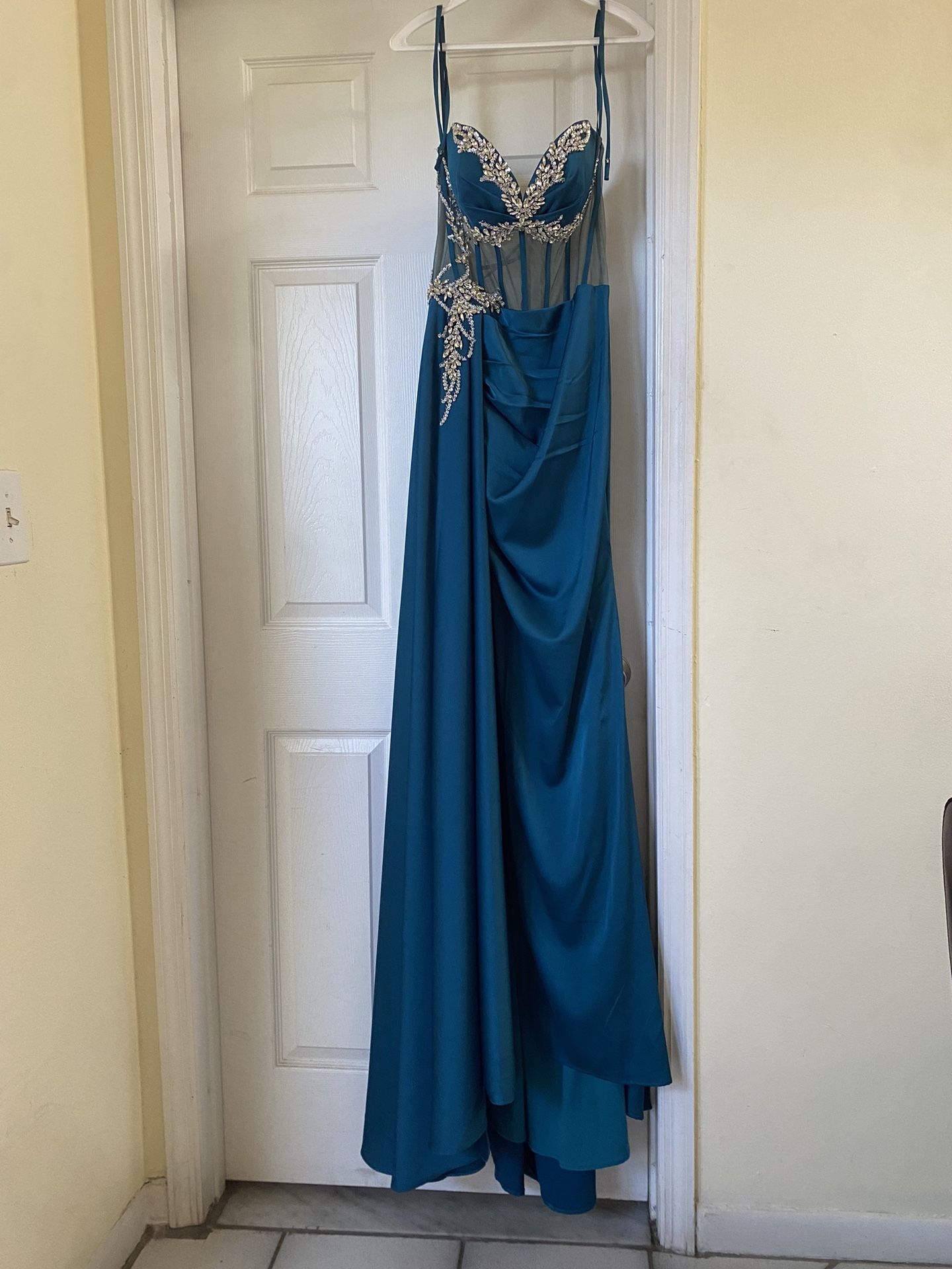 Prom/Wedding Guest Dress LADIVINE BY CINDERELLA DIVINE CD343