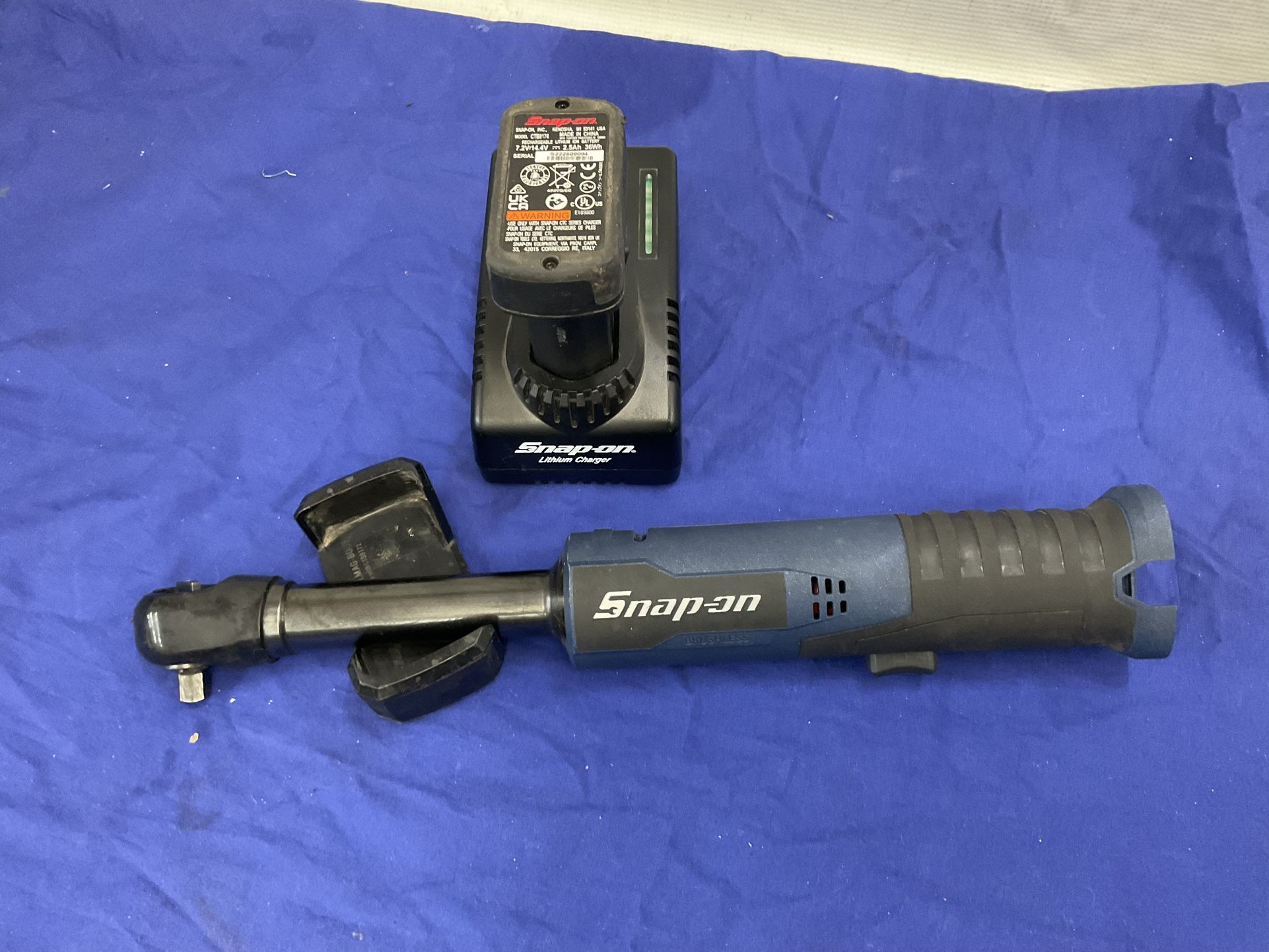Snap-on CTR867AMB. 3/8 14.4v. Ratchet W/ Battery