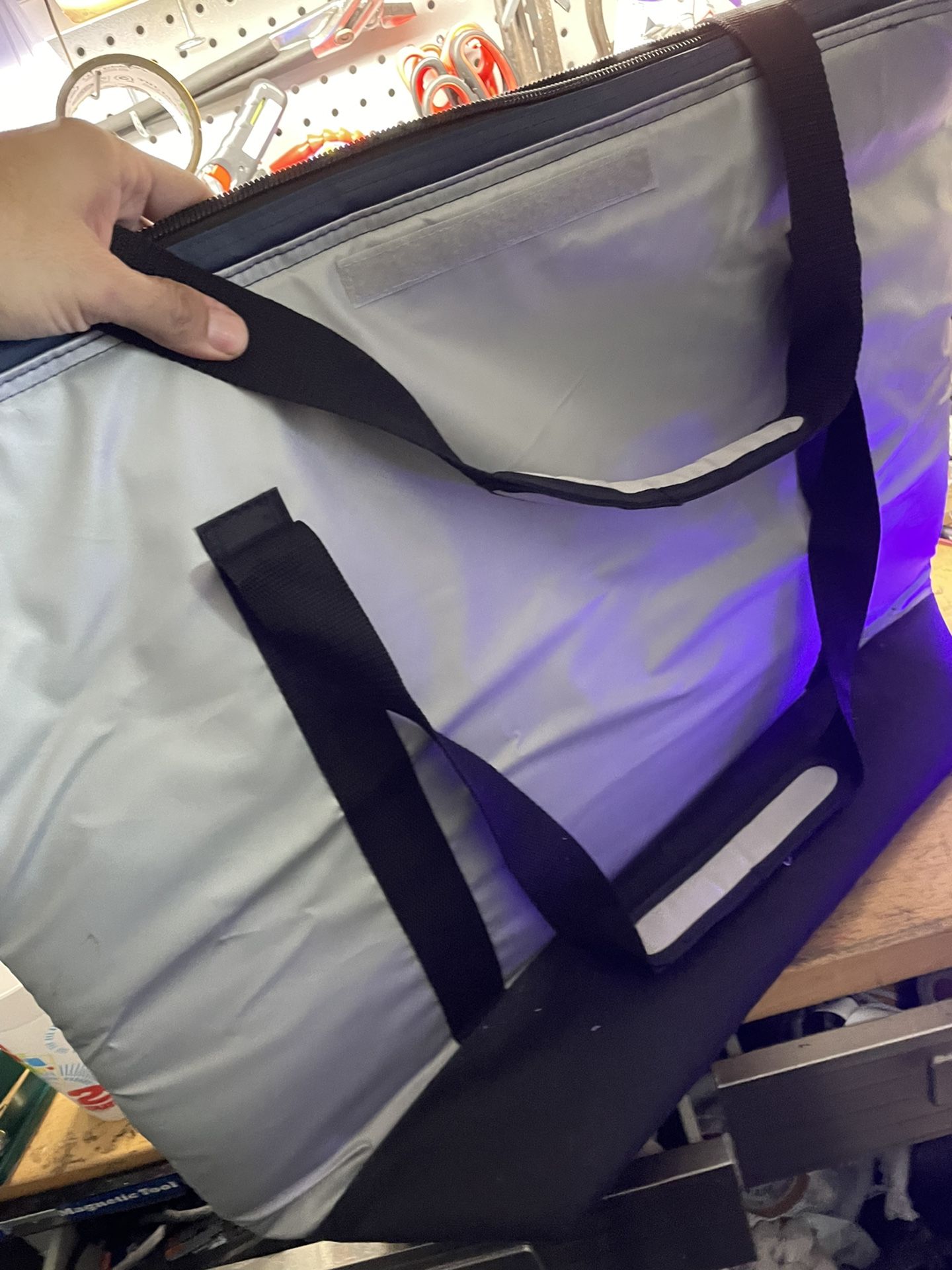 Large igloo bag In great conditions