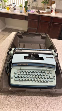 Smith-Corona Coronet Super 12 Coronamatic electric portable typewriter