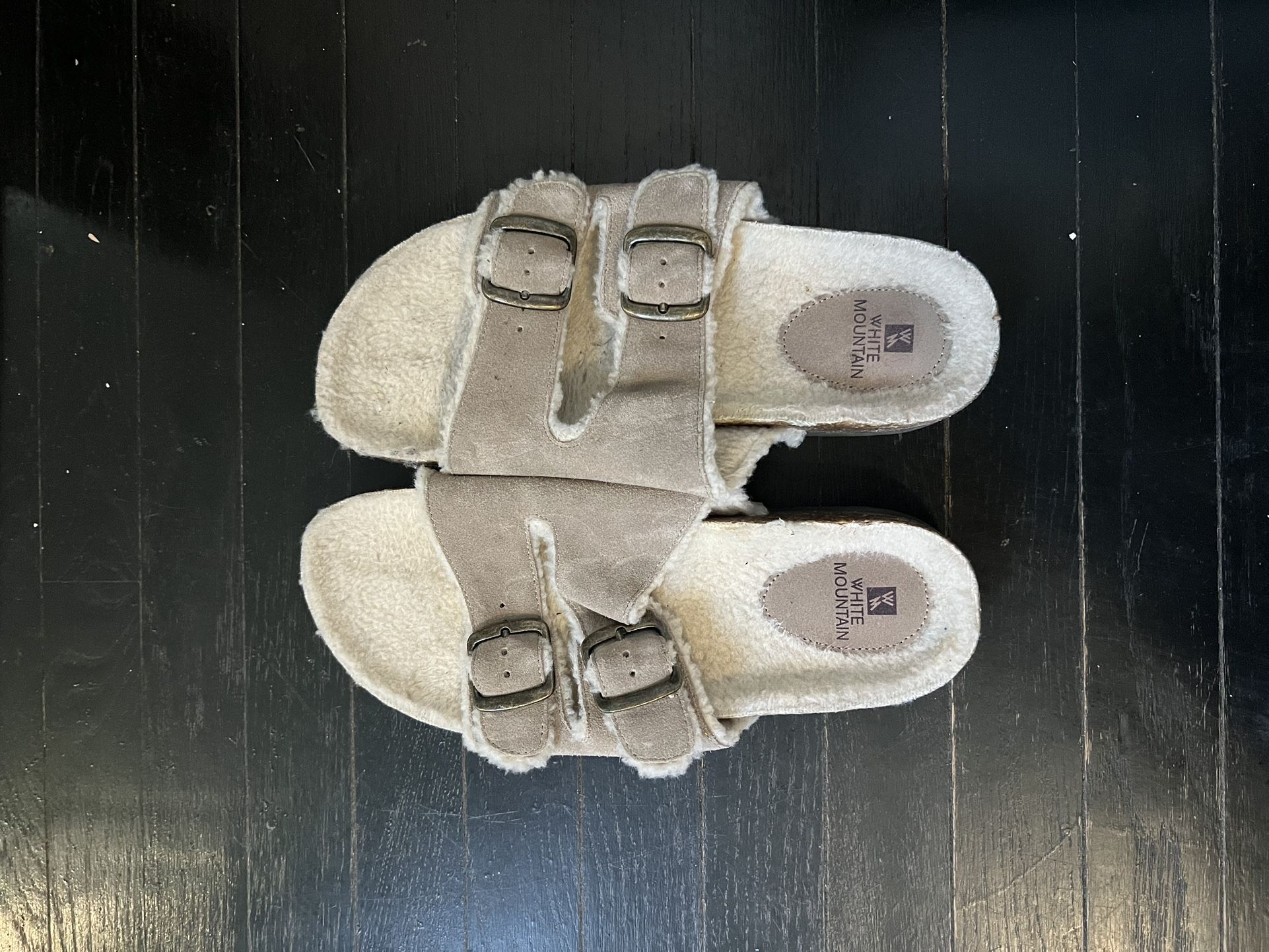 White Mountain Sandals Size Might Be 9 Or 10 Woman