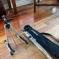 Fold-Up Violin Stand + Stageline Music Stand