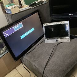 Samsung , On , Insignia HD SMART TV