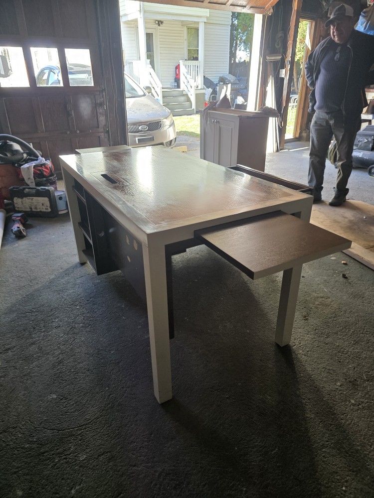 Desk I Good Condition