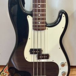 Fender Standard Precision Bass Guitar Rosewood Fingerboard, Black Mexico