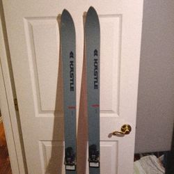 Kastle Sport Lite Skiis
