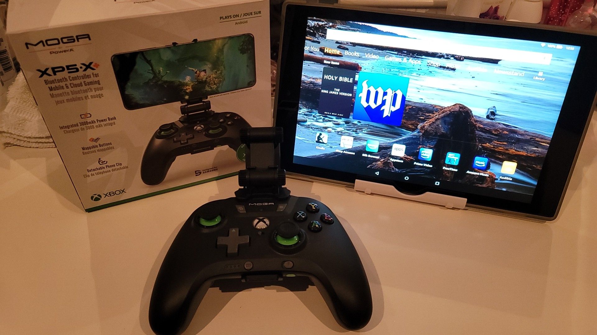 Amazon Fire 🔥 HD Tablet 10" and Moga XP5-X Bluetooth XBOX Controller for mobile and cloud gaming.