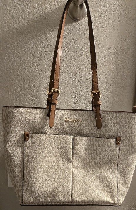 Medium White Authentic Michael Kors Purse