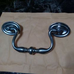 Chrome Finish Bail Drop Drawer Pull Handle, 4" C2C. Overall Length 5.5".

Normal wear and tear. Scratches, nicks and dents MAY be seen. Cleaning MAY b