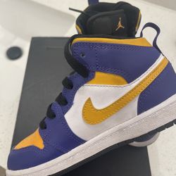 Jordan 1Mid Size. 13C