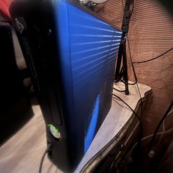 Xbox 360 Slim W Games And Wired Control