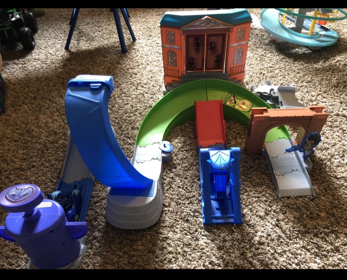 PJ Mask Race Track