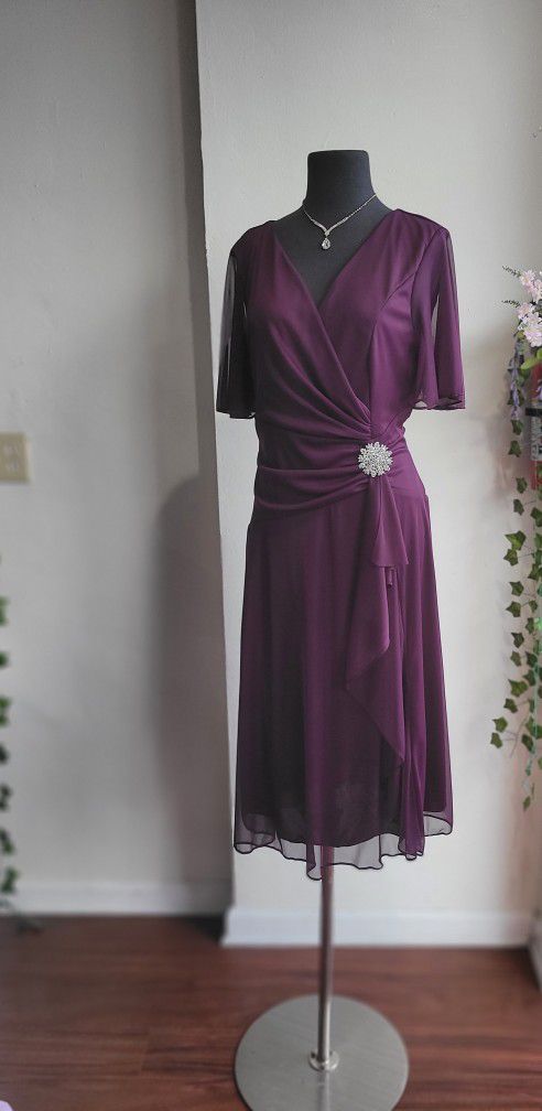 Eggplant tea lenght chiffon dress with silver removable brooch and sash detail / stretchy