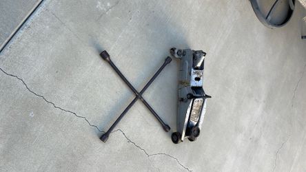 2 Ton Jack with Lug Wrench