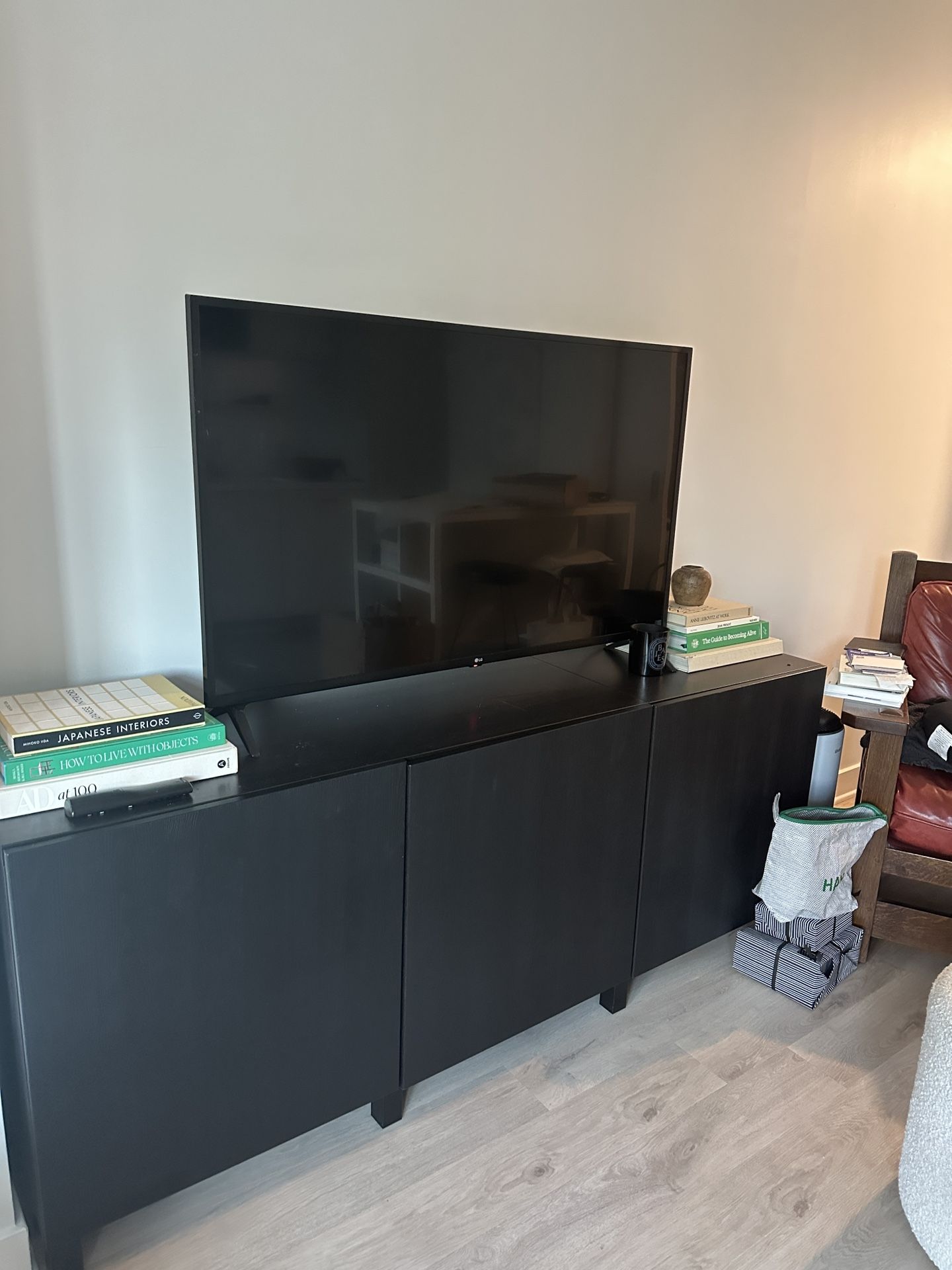 LG 50" 4K UHD Smart TV (50UN7000PUC)
