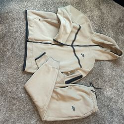 Cream nike tech fleece tracksuit