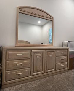 Queen Bedroom Furniture Set