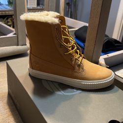 Size 6 Timberlands Women’s 
