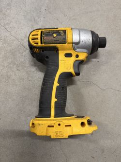 DEWALT DC825 1/4 inch Cordless Impact Driver - Black/Yellow