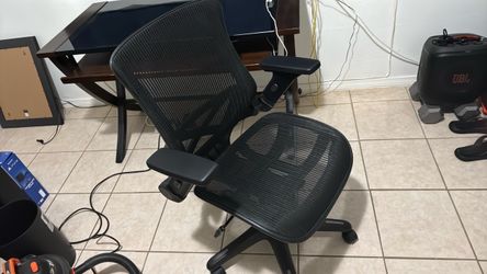 Desk/office chair