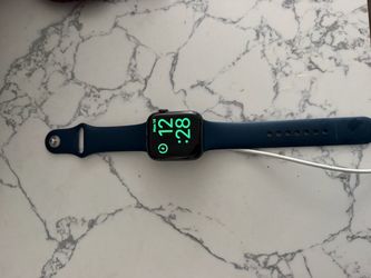 Apple Watch Series 5 44MM aluminum with GPS and LTE