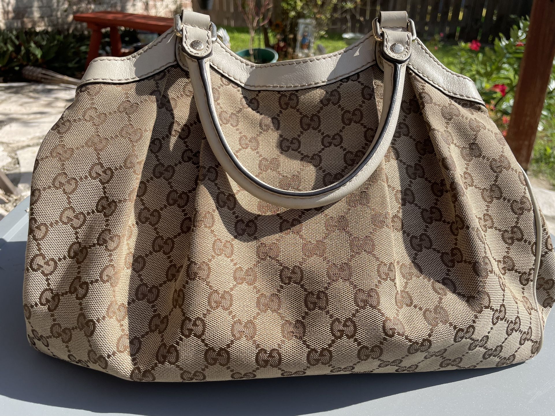 Authentic Gucci Handbag with receipt