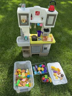 Step 2 Kitchen With Accessories/food 