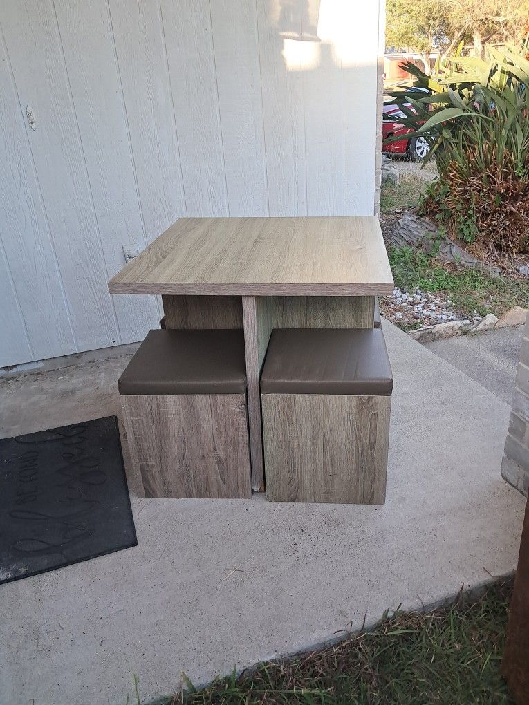 Table/Stools
