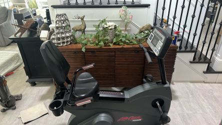 Life fitness recumbent bike