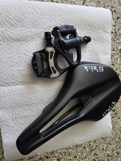 🔥🚲🔥Road bike combo,Shimano 105 pedals + Fizik Tempo Argo R5 saddle 🔥🚲🔥