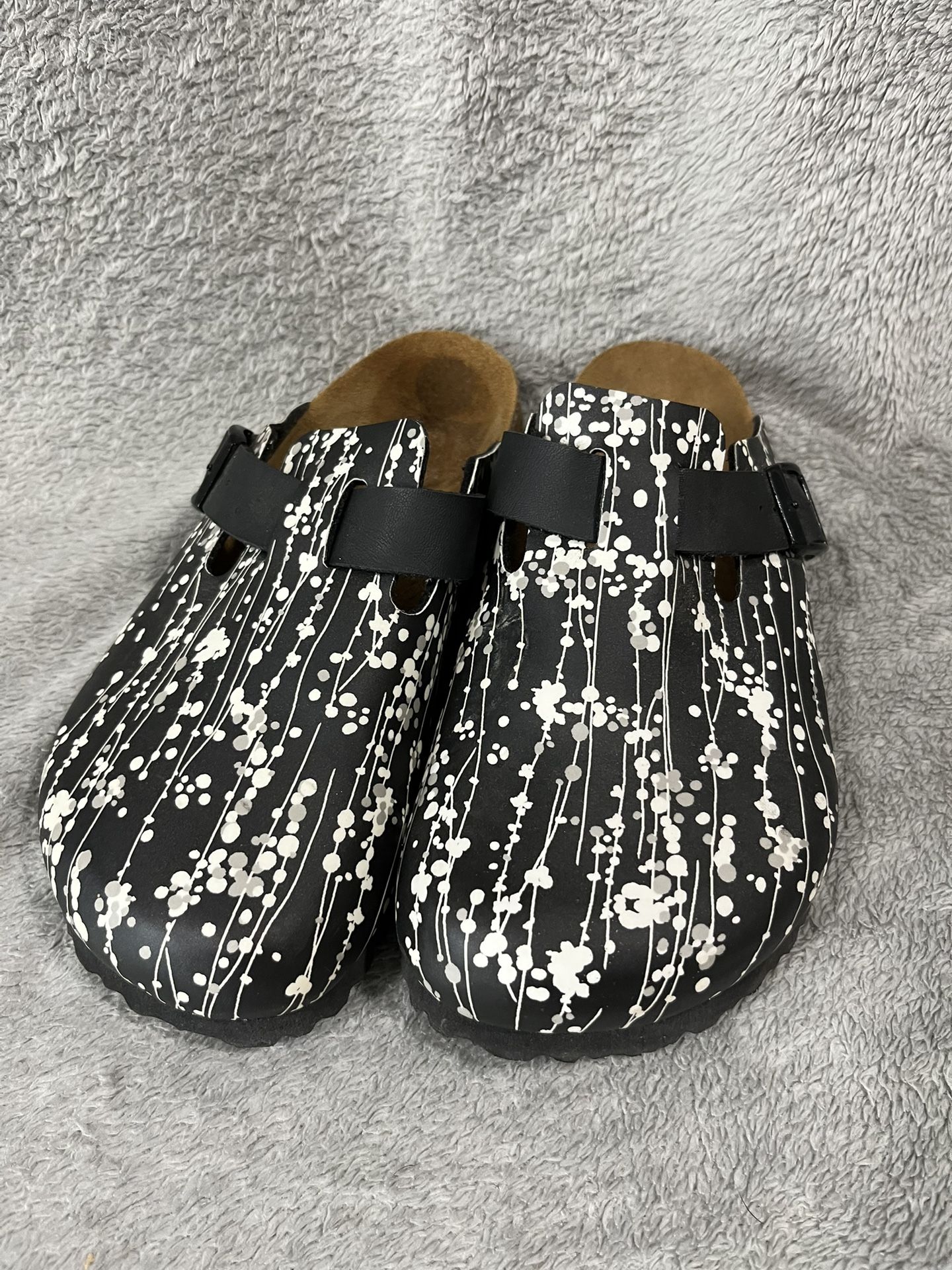 Women’s sIZE 7 PAPILLIO BY BIRKENSTOCK CLOGS!!