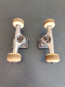 Skateboard trucks