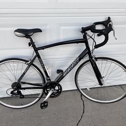 GRAVITY ROAD BIKE Excellent condition!