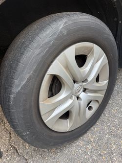 Toyota Hubcap with Michelin Ascend Tire