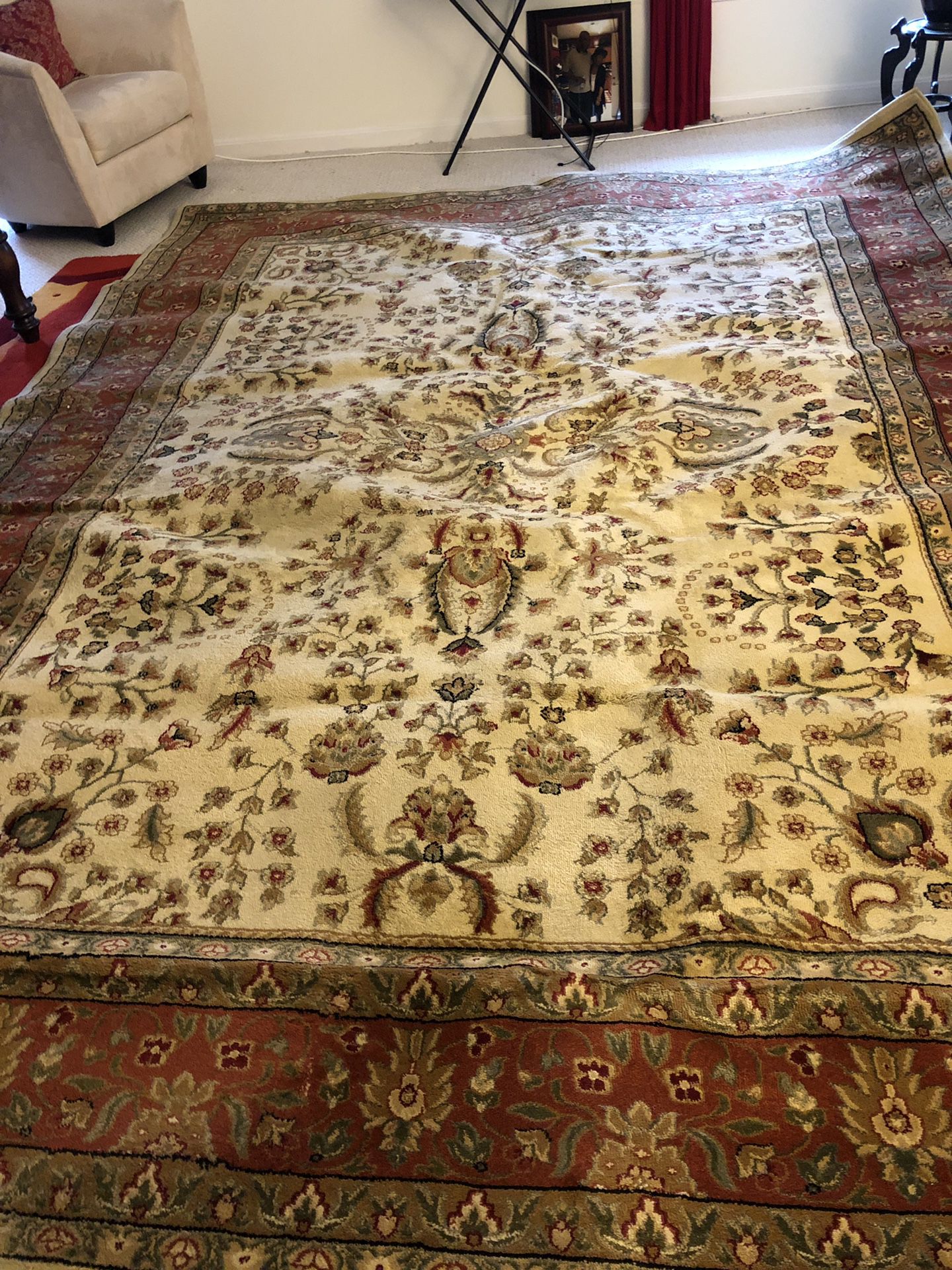 Safavid Lyndhurst Collection, 100% Polypropylene Rug. Easy cleaning. Just sweep, vacuum, or rinse off with a garden hose.
