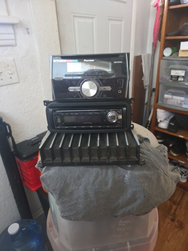 Working car stereo equipment