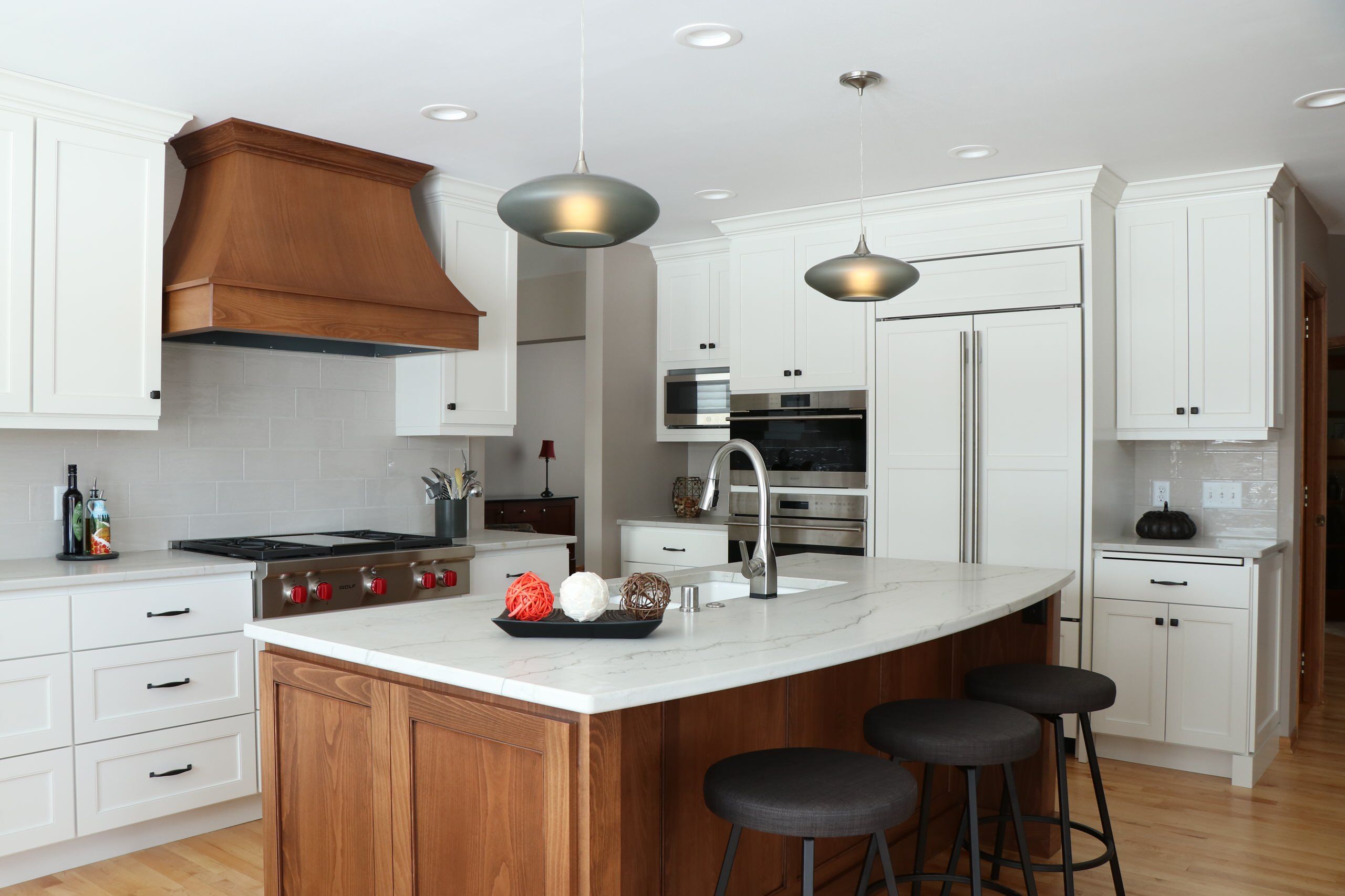 Soft White Cabinets – Fresh Style + 10% Off Your Kitchen Makeover