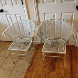 Pair Of  2 Outdoor Patio  Chairs