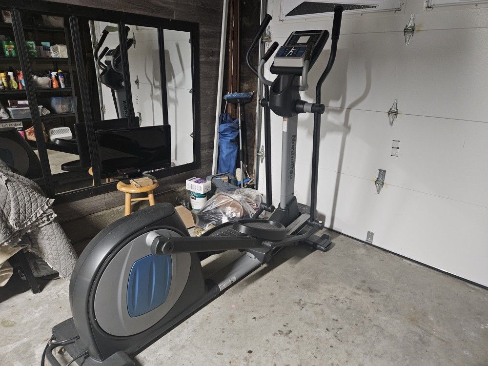 Gym elliptical machine