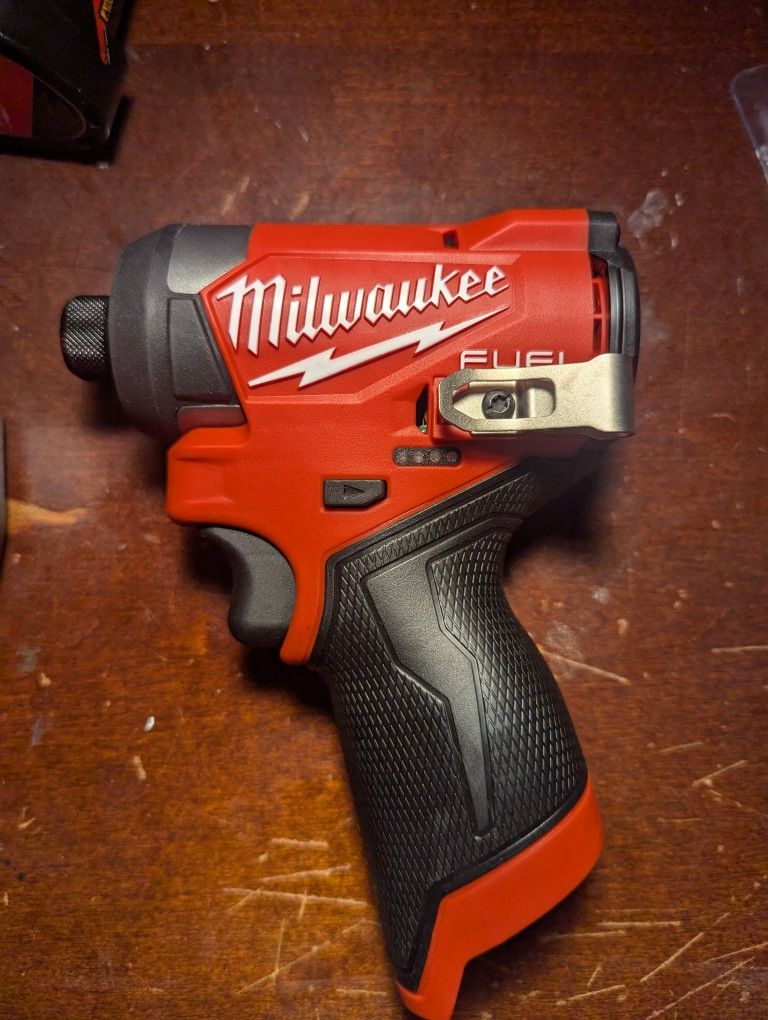 M12 Fuel Impact With Battery And Charger