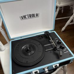 Victrola Record Player & Record Storage Case. 
